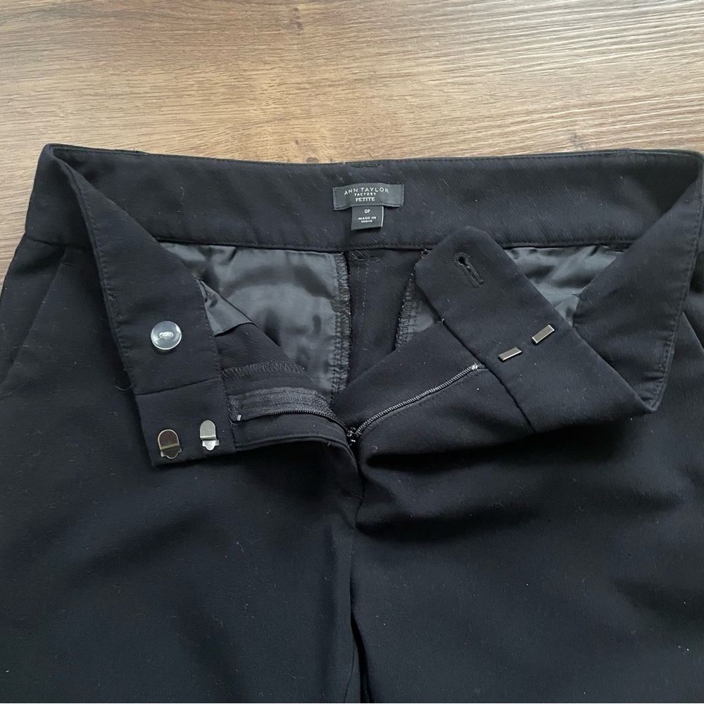 Ann Taylor - Ankle-Length Black Women's Slacks/ Pants - Size 0P - Picture 2 of 8